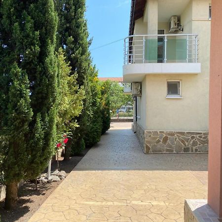Sunny Guest House Равда Экстерьер фото