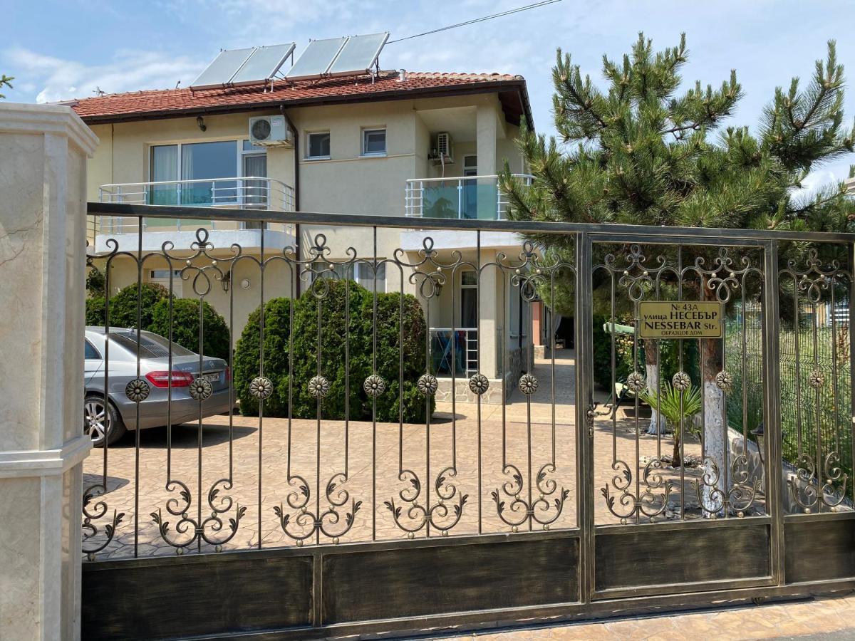 Sunny Guest House Равда Экстерьер фото