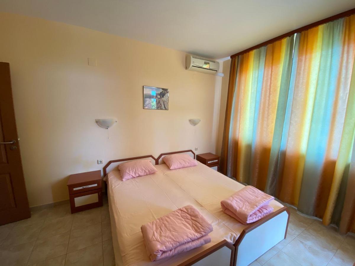 Sunny Guest House Равда Экстерьер фото