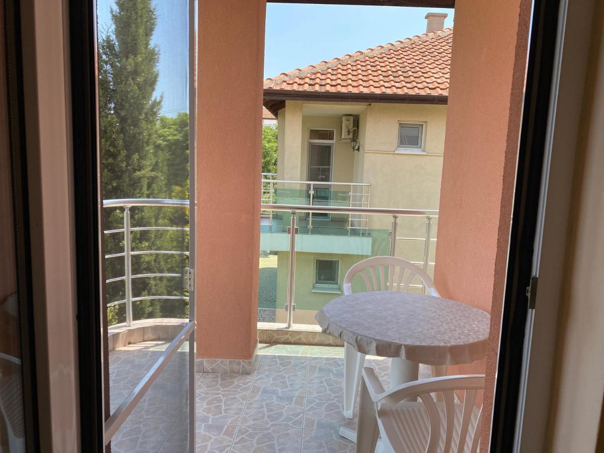 Sunny Guest House Равда Экстерьер фото