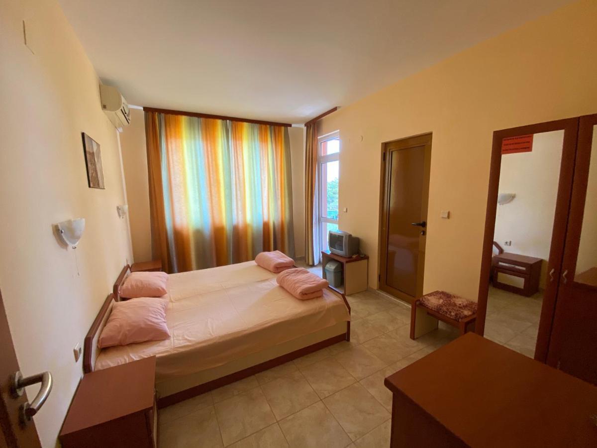 Sunny Guest House Равда Экстерьер фото