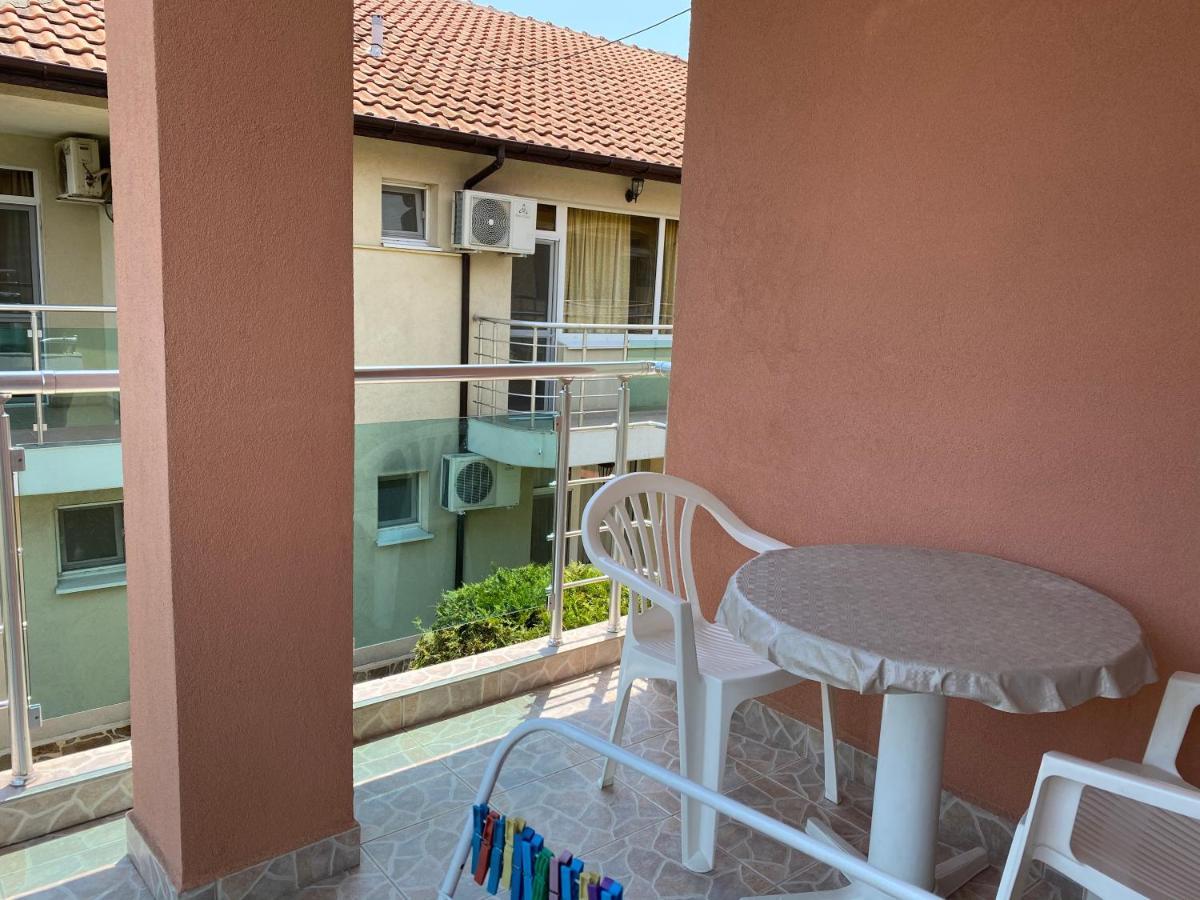 Sunny Guest House Равда Экстерьер фото